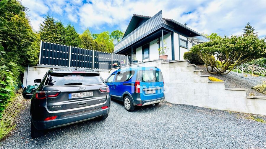 Umfangreich sanierter kompakter Wohntraum im Grünen mit großem Garten und vielen Extras - Parkplätze vor dem Haus